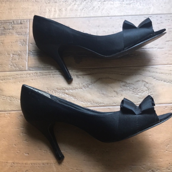 Apt. 9 Black peep toe heels with bow size 6.5 - Picture 4 of 6